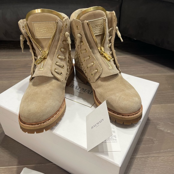 - Balmain Tia Tundra grommet boots in sable sand. Size 39. Great condition - Picture 2 of 11